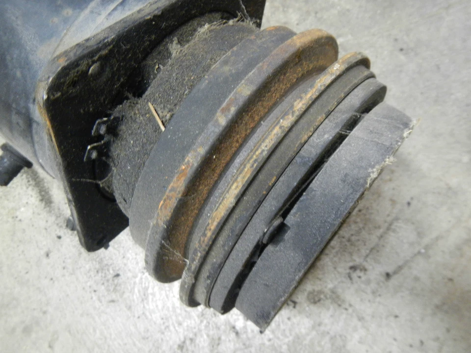 Compresor de aire acondicionado Buick LeSabre Invicta Wildcat Electra 225 Riviera 1962 63 64 65 66 Foto 3 de 4