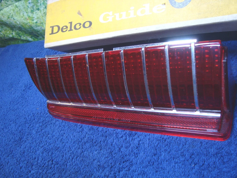 Lente de luz trasera Delmont Delta 88 Cutlass 1967 parte superior derecha 5958590 Oldsmobile Nuevo de Lote Antiguo Y6 Foto 3 de 4