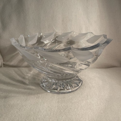 Mikasa Lead Crystal Summer Breeze Footed Bowl Frosted Leaves Swirl Pattern - Picture 1 of 6
