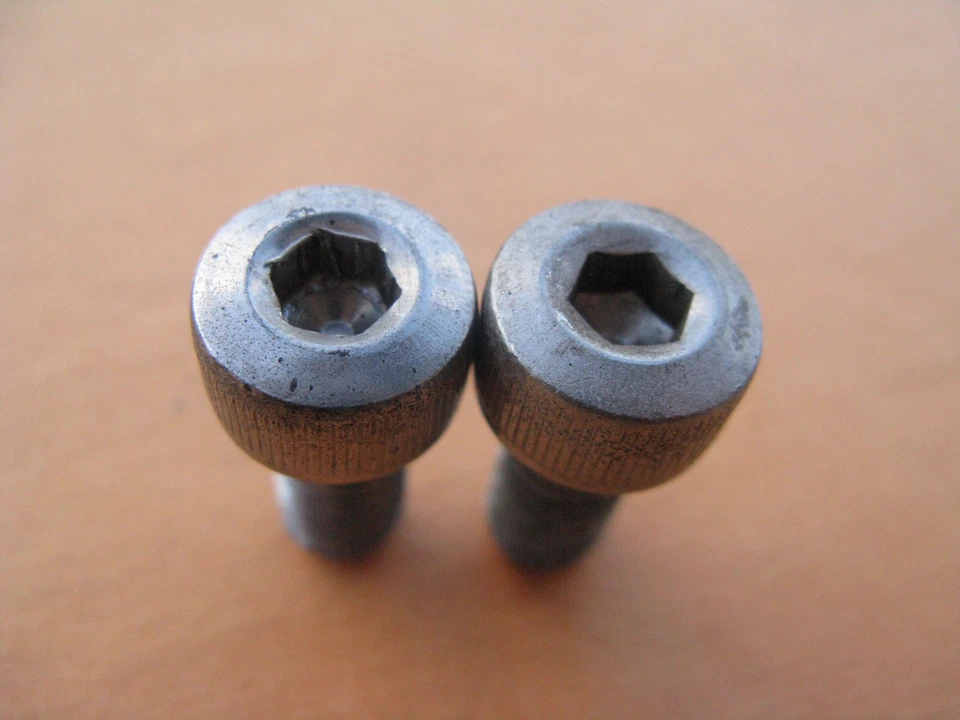 2002-2010 LEXUS SC SC430 ЦЕНТРАЛЬНЫЙ ОБОД КОЛЕСА (2) КОЛПАЧОК СТУПИЦЫ БОЛТ ВИНТ OEM Б/У - Изображение 4 из 4