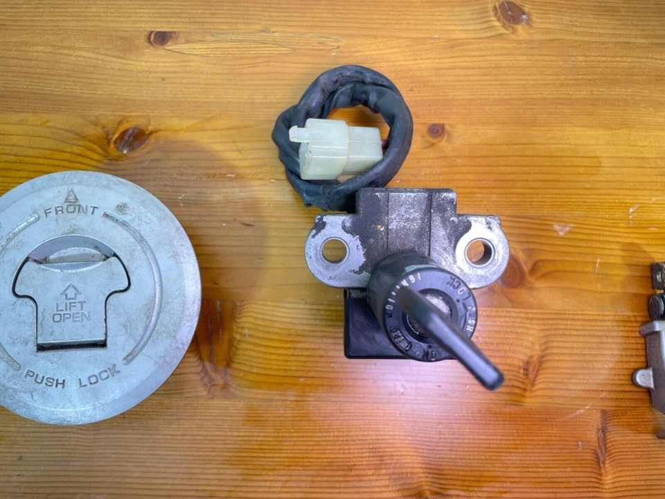 Honda XL 1000 V Varadero SD01 '99 - Kit serratura blocchetto accensione usato - Immagine 3 di 4