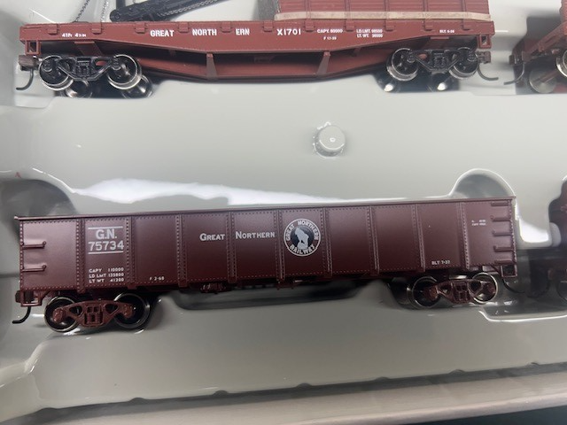 GREAT NORTHERN DEERE WORK TRAIN - 4 Car Set 