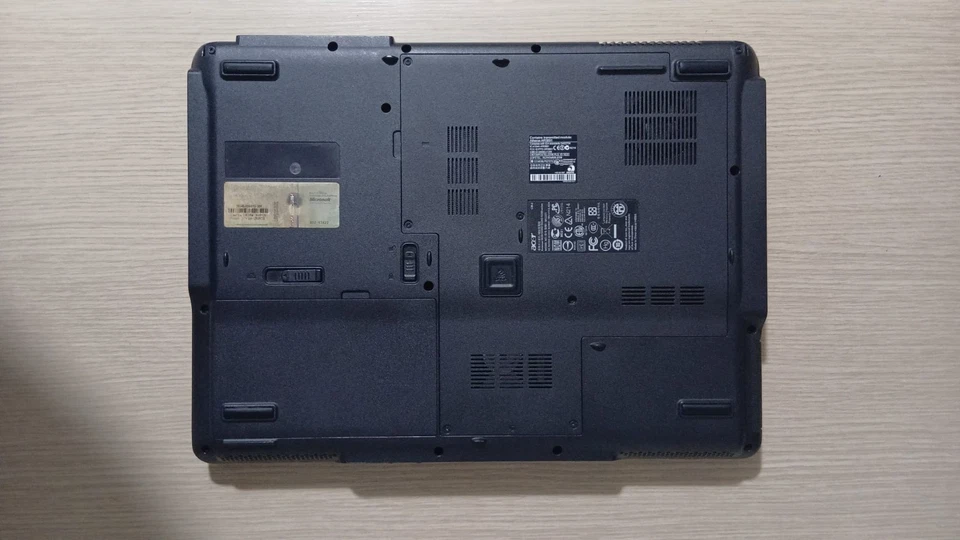 Notebook Acer con Windows XP Pro (Intel Core2 Duo)(2GB DDR2)(120GB)(15.4') - Immagine 4 di 4