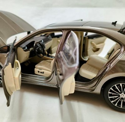 1/18 Skoda Superb 2015 China Dealer model Discontinued very rare