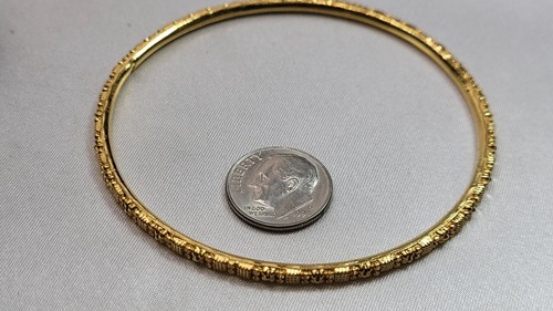 22K Yellow Gold Bangle Bracelet 7-3/4" 2.6mm Wide Floral Design - Picture 3 of 4