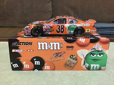 2003 Action ELLIOTT SADLER #38 M&M's / Halloween Nascar 1/24