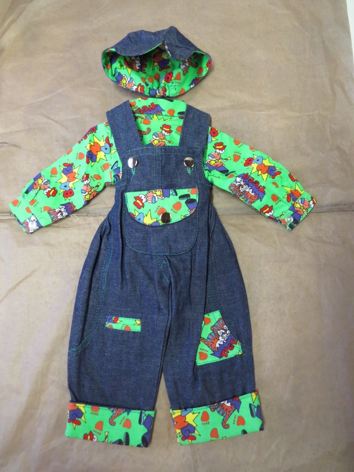 Costume de prestige vêtement poupée ancienne Réf 40/27