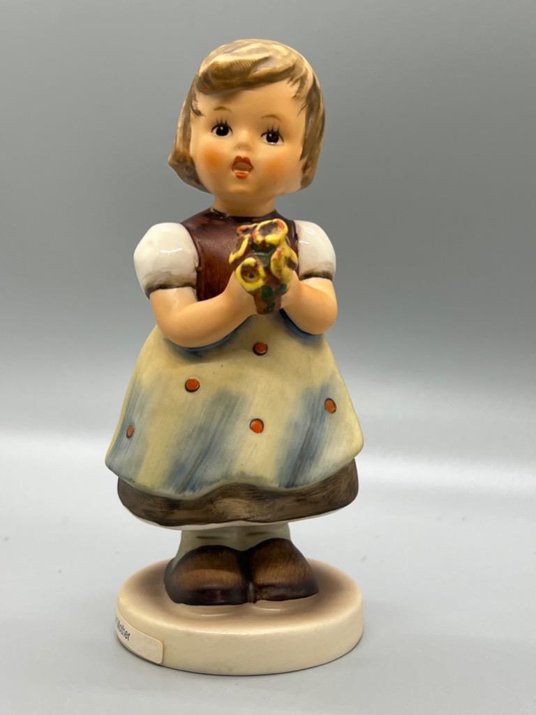 Hummel For Mother Figurine TM6 Girl with Flowers #257 1963 VERY