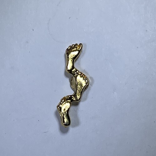 3 Feet Footprints Pin Gold Tone 3 Children Mother Gift - Picture 2 of 5