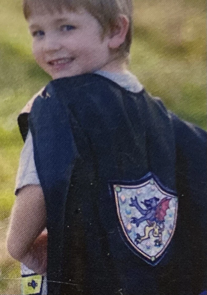 ¡Colorea tu propia capa de caballero con disfraz túnica!  Niño Talla Única Para La Mayoría 4-7 Nuevo Foto 2 de 4