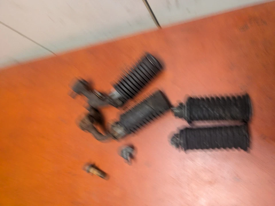 79 80 81 82 1983 Suzuki GS850 750 850 OEM estriberas izquierda y derecha con pernos Foto 3 de 3