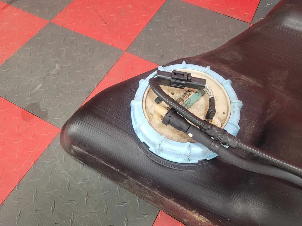 03-05 Ford Thunderbird OEM tanque de combustible gasolina con bombas Foto 2 de 4