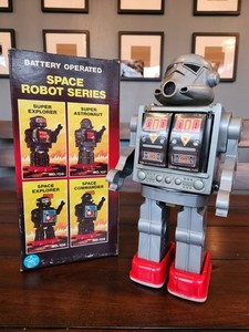 Vintage STAR WARS Stormtrooper-inspired SUPER ASTRONAUT ROBOT Toy-Horikawa Style