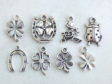8x Anhänger-Set Glücksbringer Charms Hufeisen Kleeblatt Schmuck Perlen Basteln