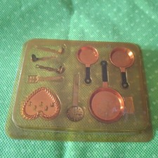 21 pcs Piatti e Posate Miniatura Accessori Casa Bambole,1/12 posate per bambole, posate, piatti in miniatura, per succhi d'arancia e 4 bicchieri in miniatura
