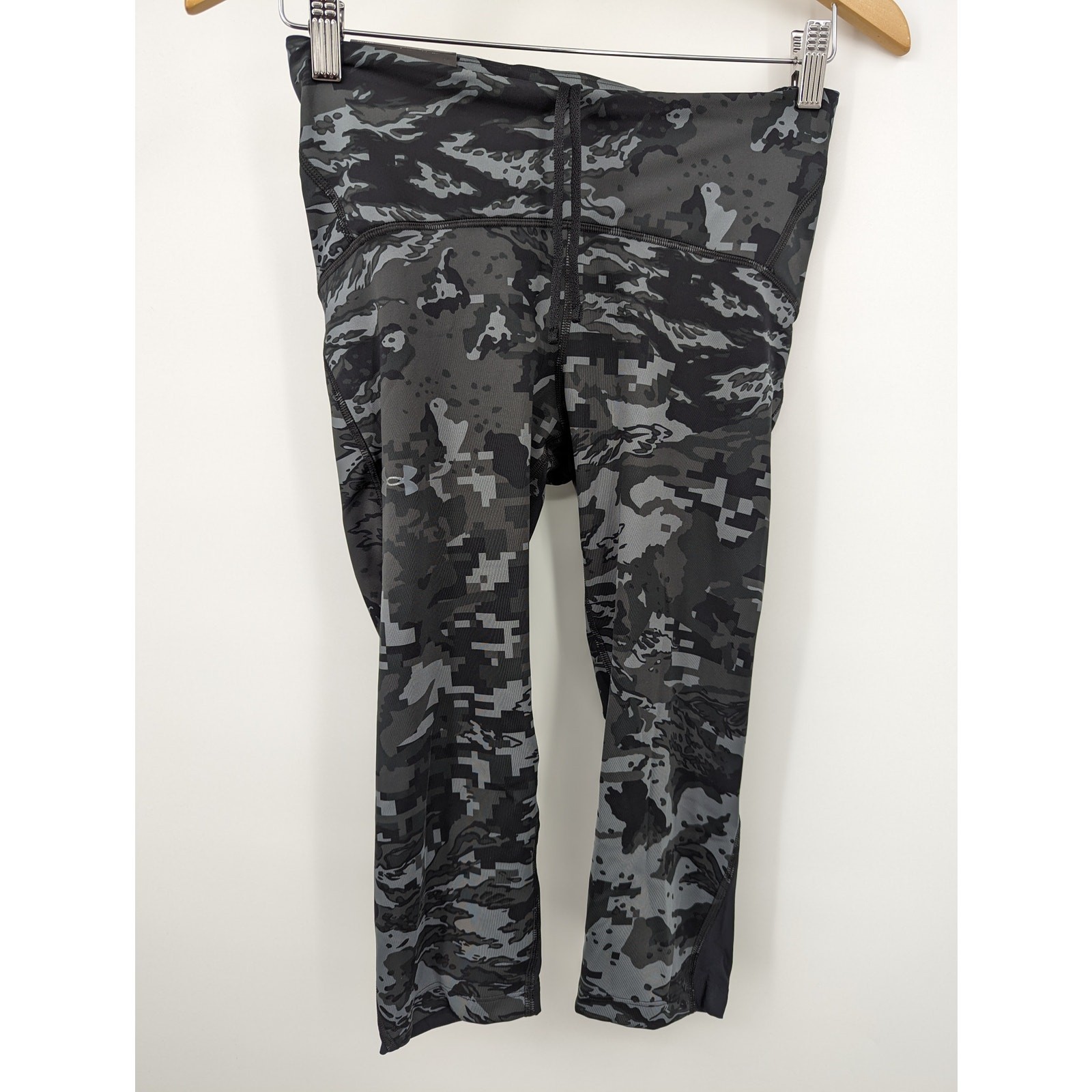 Under Armour Compression Mid Rise Speed Capri Leggings Size M NWT