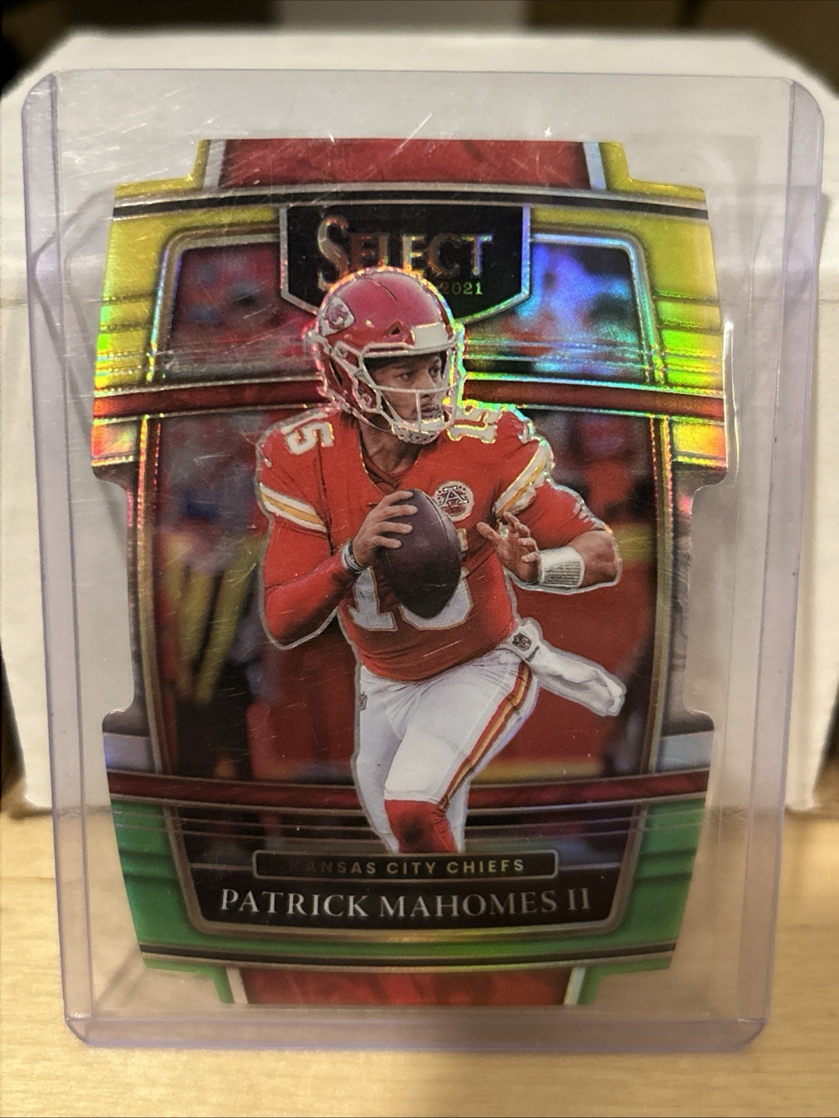 2021 Panini Select-Concourse Patrick Mahomes II #2 Green & Yellow Prizm Die-Cut