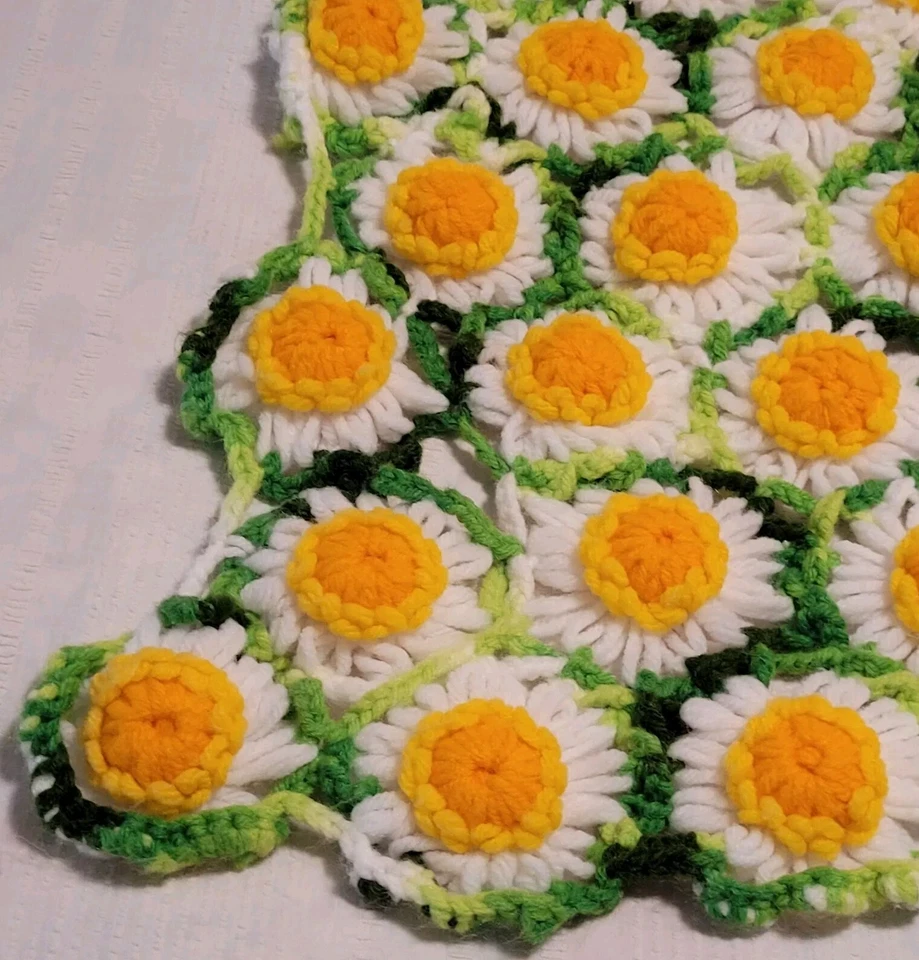 De colección Crochet Margarita Lap Throw/Blanco afgano con acento de cama 3D Amarillo Puffs 32x47' Foto 3 de 4