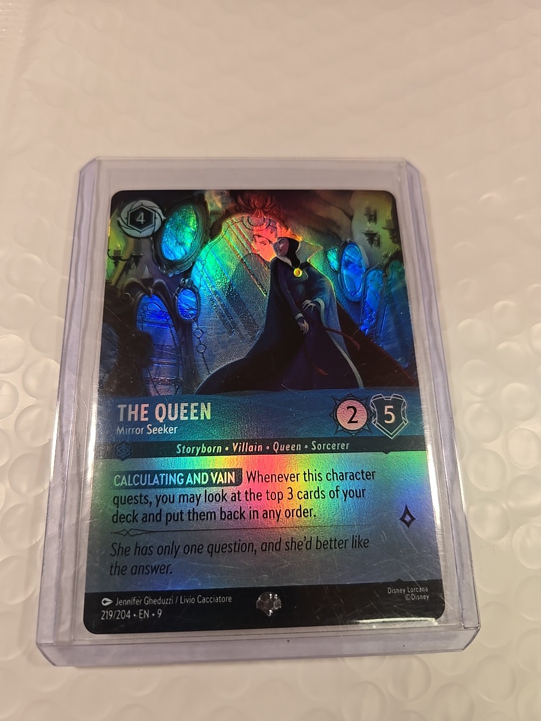 Disney Lorcana Fabled, The Queen - Mirror Seeker. Epic Holo 219/204 (MINT)