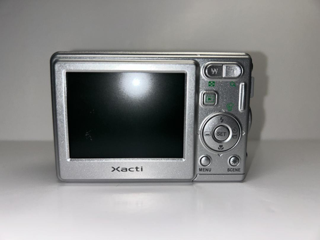 SANYO Xacti DSC-S75 Compact digital camera AA battery