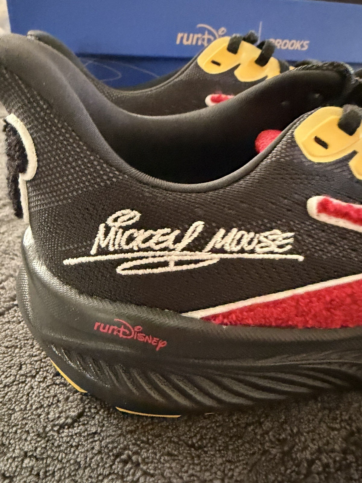 Brooks Run Disney 2026 Ghost 17 Mickey Mouse Women's W 8 WIDE 39 New Limited Ed. thumbnail 10