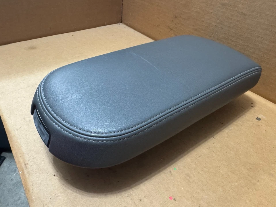2008 2009 Mercury Sable Center Console Gray Leather Armrest Top Lid Storage OEM - Image 3 of 4