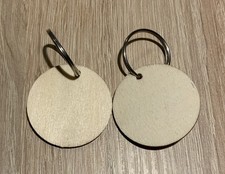 2 Schlüsselanhänger mit dünner runder Holzscheibe, ca. 3,5 cm Durchmesser 