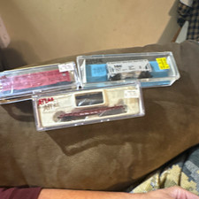Atlas N Scale 1:160 Freight Car Mixed Lot 3pc Multicolor w/ Display Cases