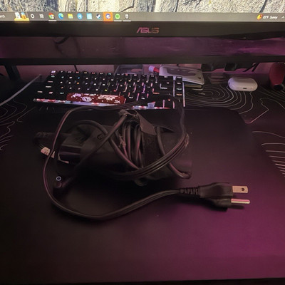 HP Pavilion Gaming 15.6'' i5 8GB 256GB SSD+1TB GTX 1650 Win10 Black (BrokeScreen)