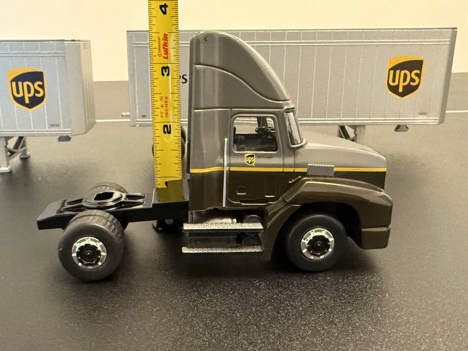 2017 UPS Freight Double Pup Diecast semi trator reboque caminhão de brinquedo | Aposentadoria - Imagem 4 de 4