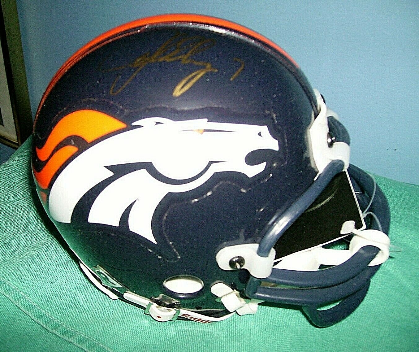 Picture 1 of 2