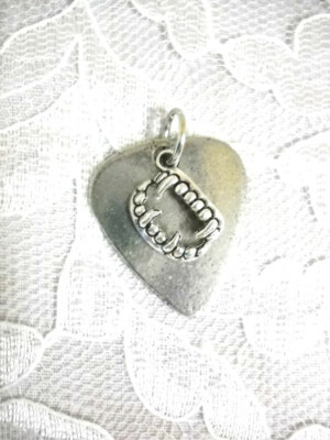 PEWTER GUITAR PICK & ALLOY SILVER VAMPIRE TEETH BITE ME CHARM PENDANT NECKLACE