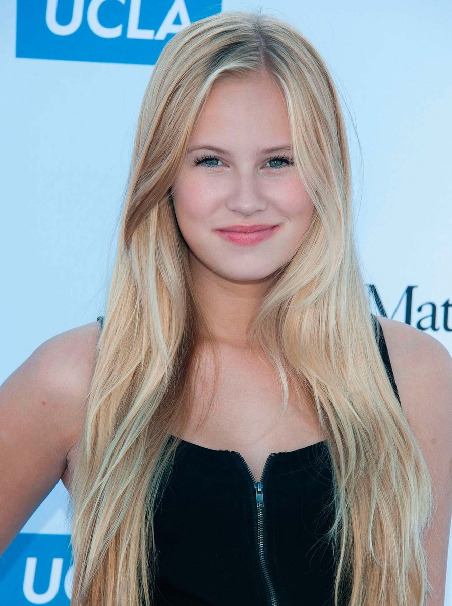 A Danika Yarosh Blonde Nice Smile 8x10 Photo Print | eBay