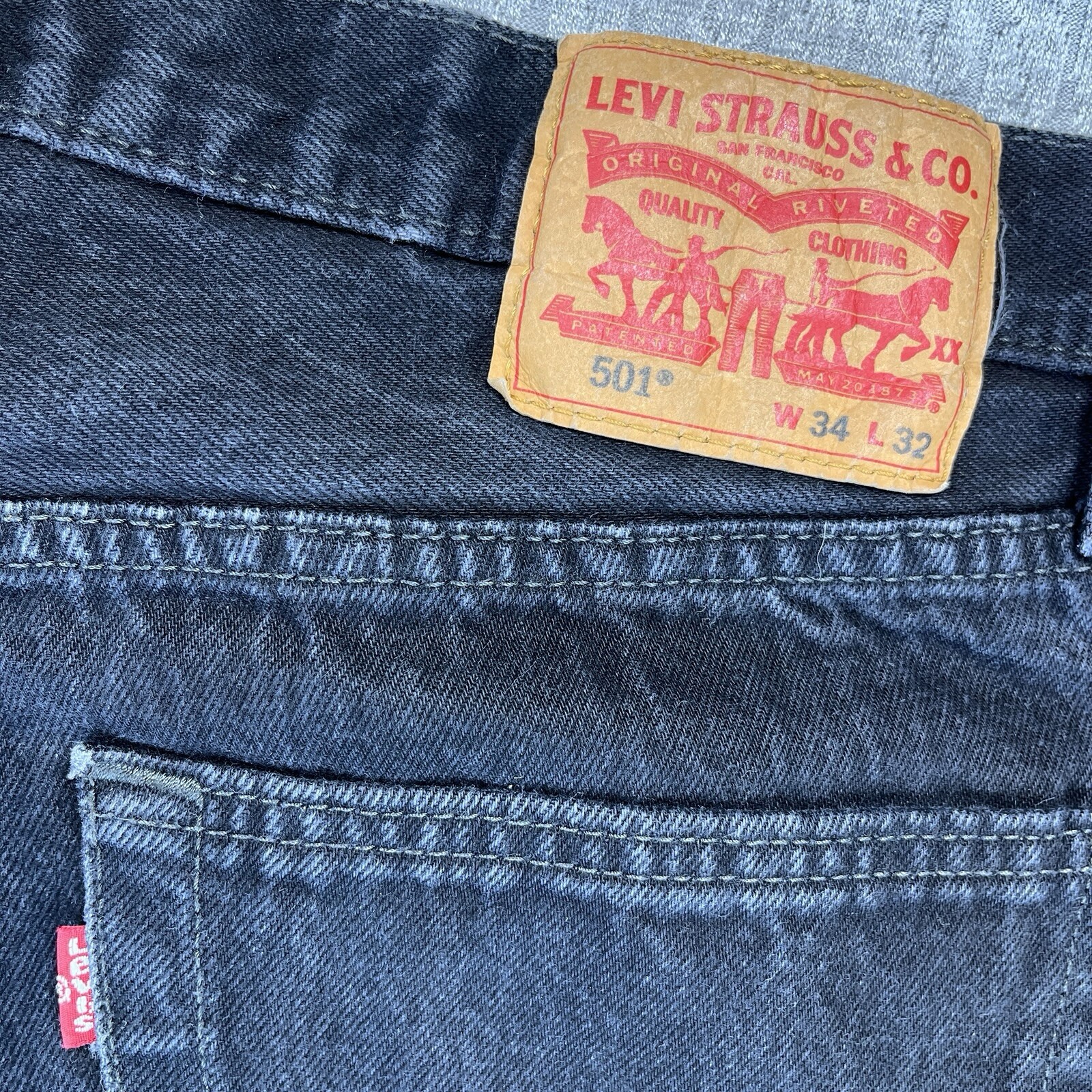 Levi’s 501 Black Men’s pants (34x32) straight Leg Button Fly Denim Jeans dark ￼