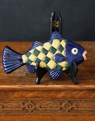 Vintage Keramik Fisch Wandrelief buntes Harlekin Muster 25 cm