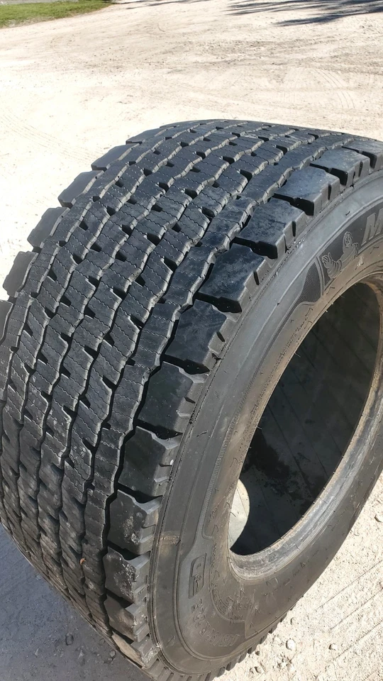 Michelin X Line Energy T2 445/50R22.5 Tire - Image 2 of 4