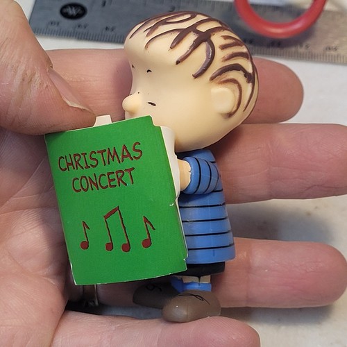 Lot of 8 PEANUTS CHARLIE BROWN and GANG Vinyl Action Figures Christmas Snoopy - Picture 5 of 20