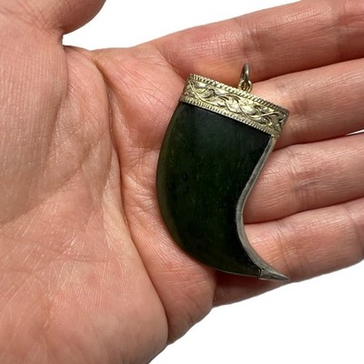 Vintage Nephrit Jade Horn Anhänger gravierte Kappe Unikat 5 cm Jade Amulett
