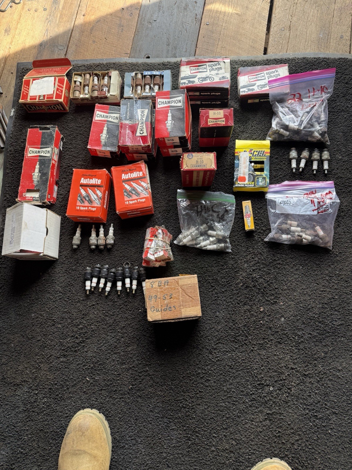 232LotBuy-Champion/Fomoco H-9/H-10/H-11/H-12 Spark Plug Buy-Nos