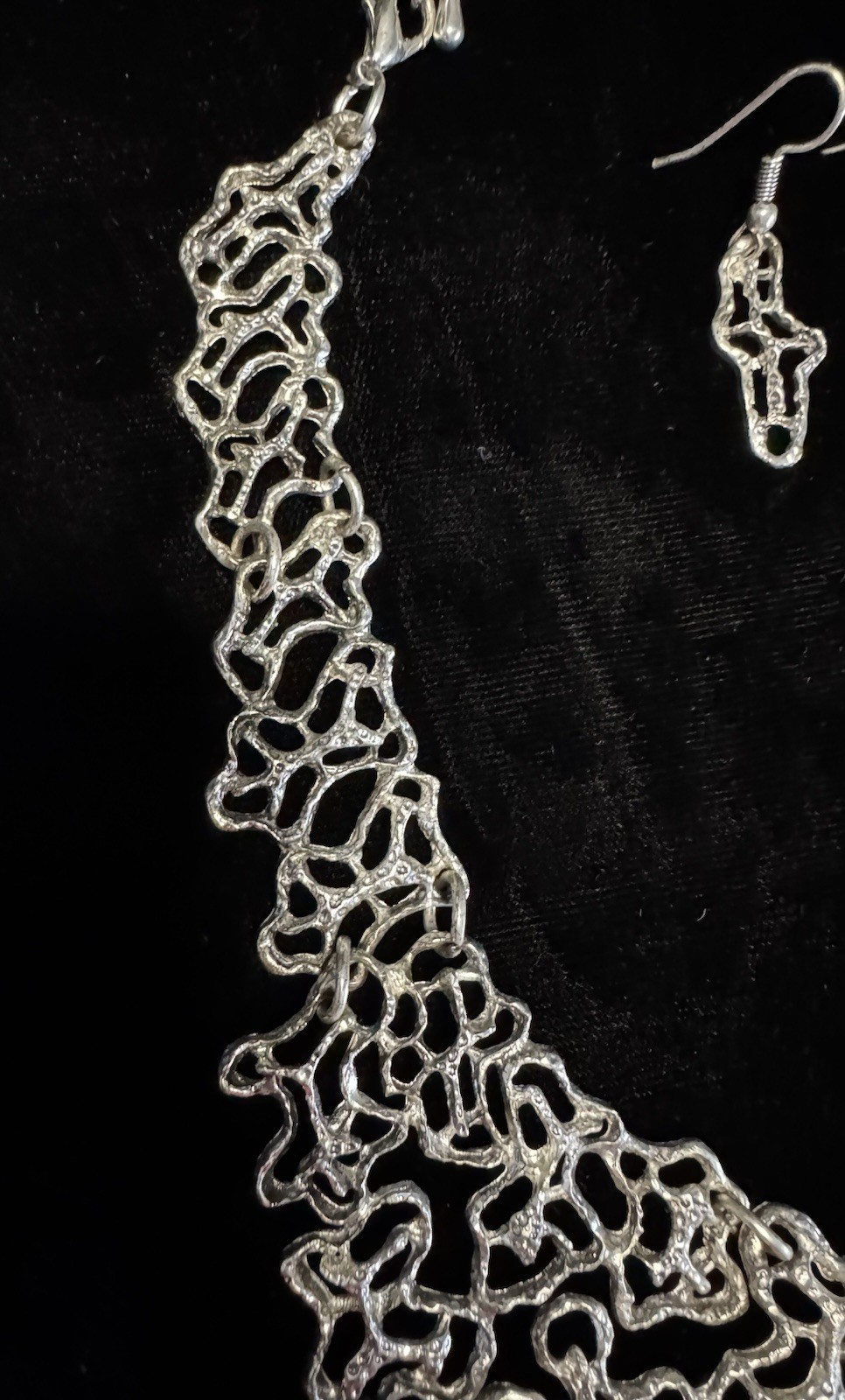 SilverTone Statement Necklace Earring Set Bib Dri… - image 3