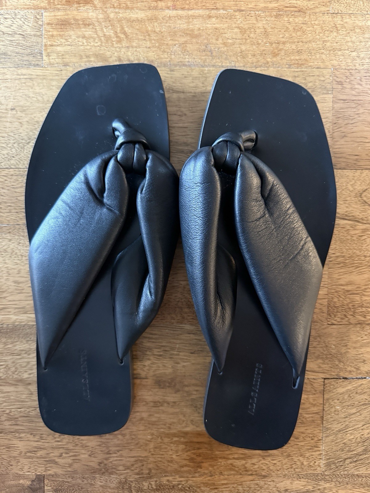 Sandalias de bucle AllSaints, negras, talla US9/EU39, precio de venta sugerido por el fabricante 199 USD