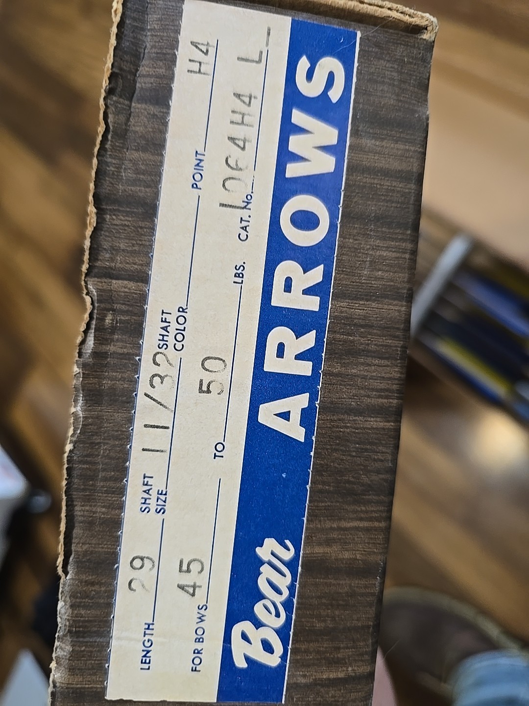 23 Vintage BEAR ARCHERY CEDAR FIELD POINT ARROWS Original Box