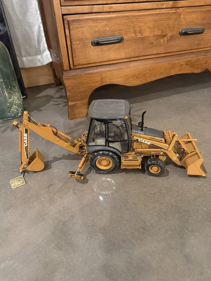 Case 580E Backhoe / Loader  For Parts Or Restoration ( Ertl #287 )  1/16 Scale - Image 4 of 4