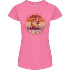 Camiseta de corte pequeño A Girl Who Loves Paddleboarding and Dogs para mujer