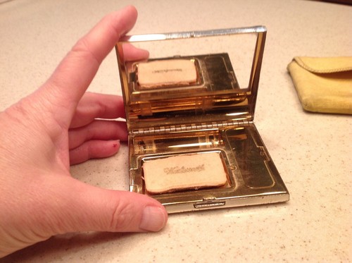 Ladies Vintage Compact Wadsworth Silvertone W/ Ribbon Beaded Rhinestone Accent - Picture 7 of 11