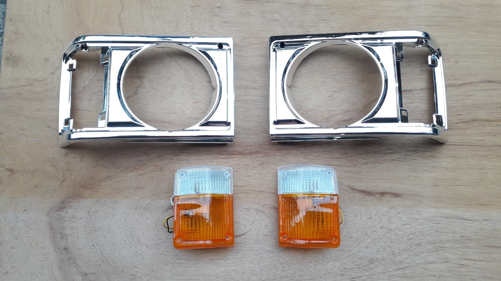 Toyota Landcruiser 60 Series Round Headlight Head Lights Surrounds Chrome Trim Toyota Landcruiser 60 Series Round Headlight Head Lights Surrounds Chrome Trim