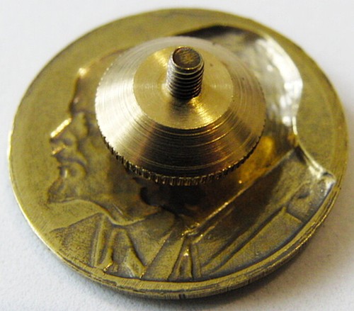 Insignia de latón Joseph Stalin y Vladimir Lenin tornillo trasero 32 mm - Imagen 3 de 3