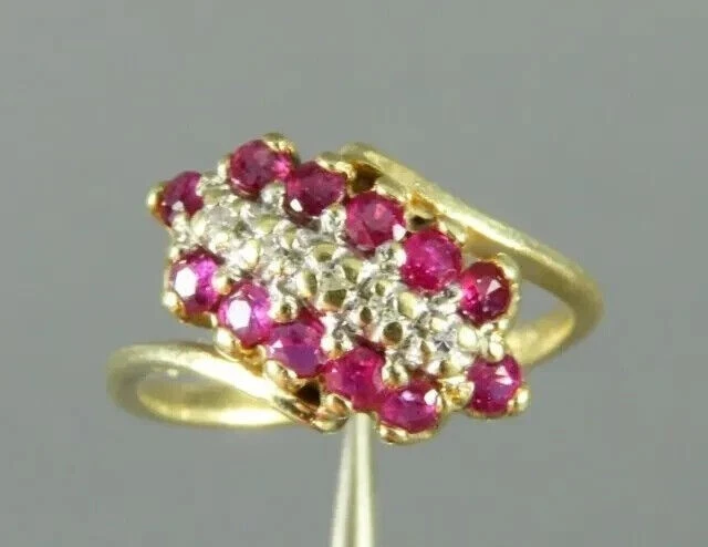 Обручальное кольцо круглой огранки с имитацией красного рубина с покрытием из желтого золота 14 карат 2 карата - Изображение 2 из 3