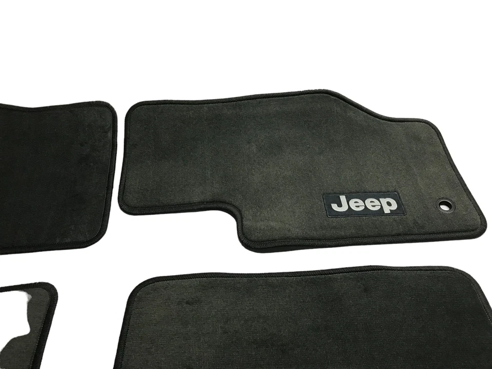 CHRYSLER FLOOR MAT KIT 5HS62XDHAD NEW OEM 5HS62XDHAD Foto 2 de 4