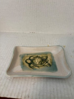 HUGH WAYNE SC POTTERY SMALL RECTANGULAR TRAY WITH EMBOSSED TURTLE 6-3/4'' LONG